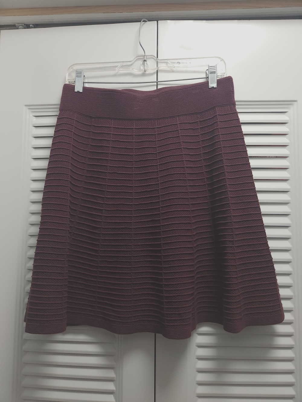 LOFT Maroon/Burgundy Textured Knit A-Line Skirt – Women’s Medium